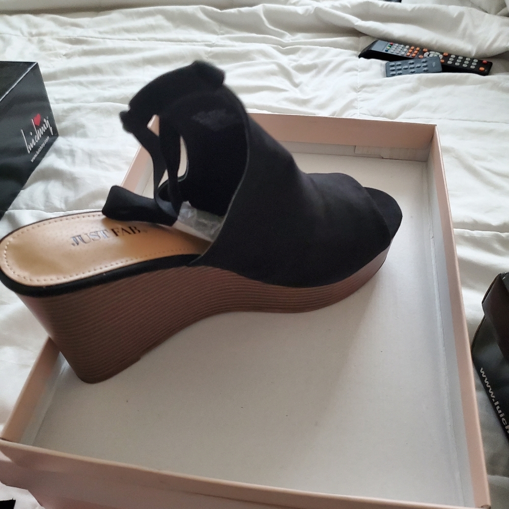 Shoes - Picture 3 of 4
